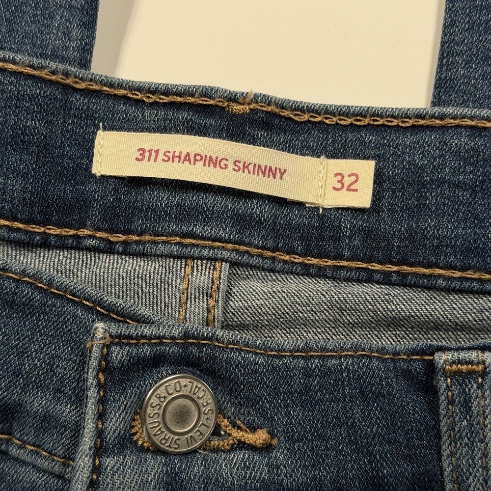 Levi's Women's Shaping Skinny Jean 32 Medium Wash Classic Denim - Picture 2 of 11